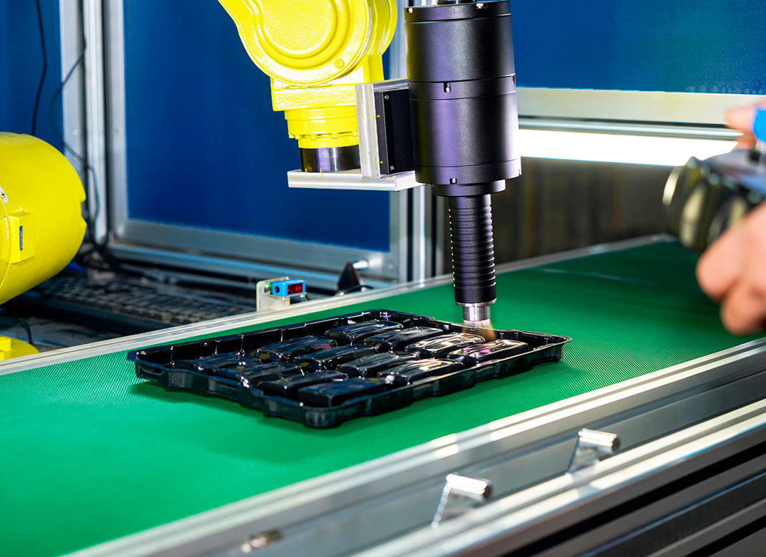 等離子預(yù)處理集成到機(jī)械臂與點(diǎn)膠系統(tǒng)中的優(yōu)勢